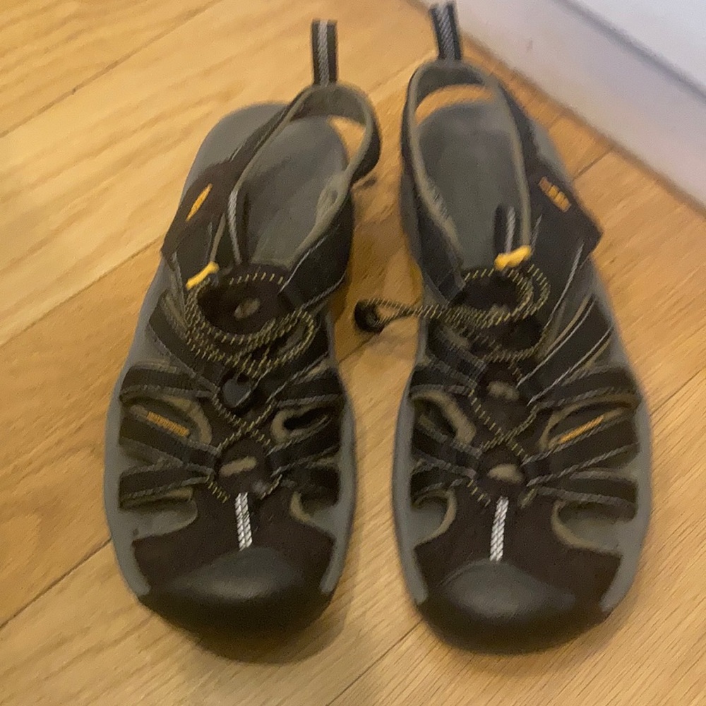 Men’s Keens